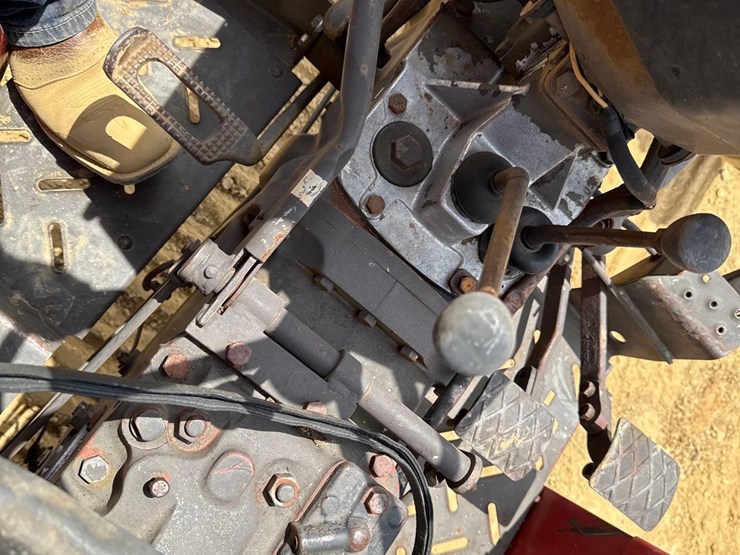 massey-ferguson-231-image-16