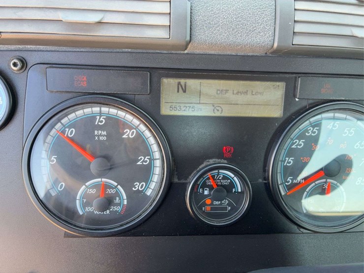 2019-freightliner-cascadia-113-image-35