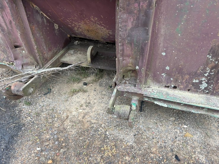 #23996-•-~26'-5"x~9'-8"-roll-off-dumpster-image-10