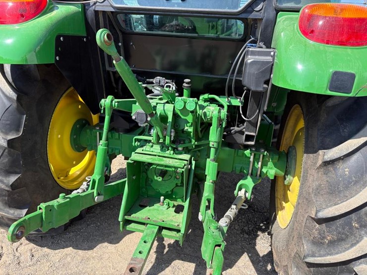 2024-john-deere-5060e-image-24