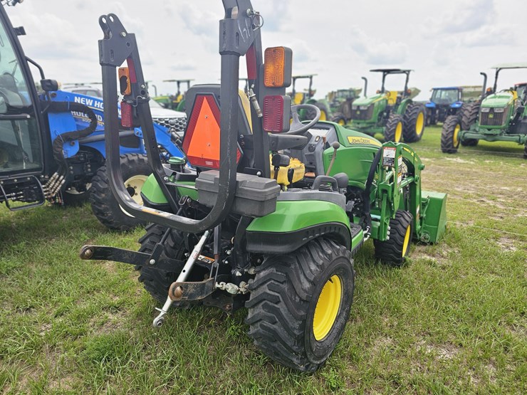 2018-john-deere-1025r-image-3