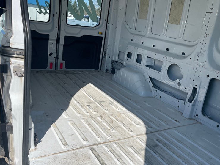 2016-ford-transit-image-24
