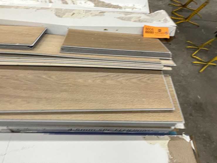 #8608-•-laminate-flooring-image-10