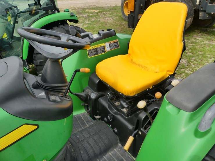 2011-john-deere-4320-image-12