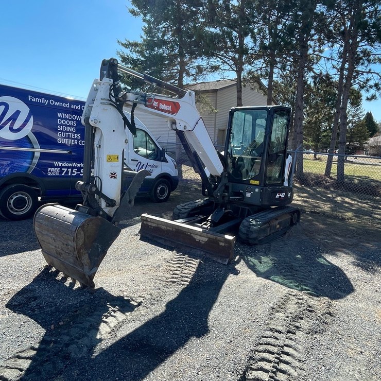 #3276 • Bobcat Mini Excavator