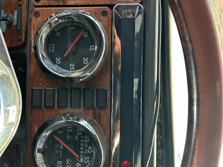 2006-freightliner-fld132-classic-xl-image-55