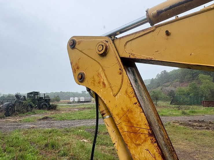 caterpillar-416b-image-16