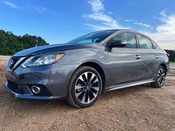 2019-nissan-sentra-sr-image-5