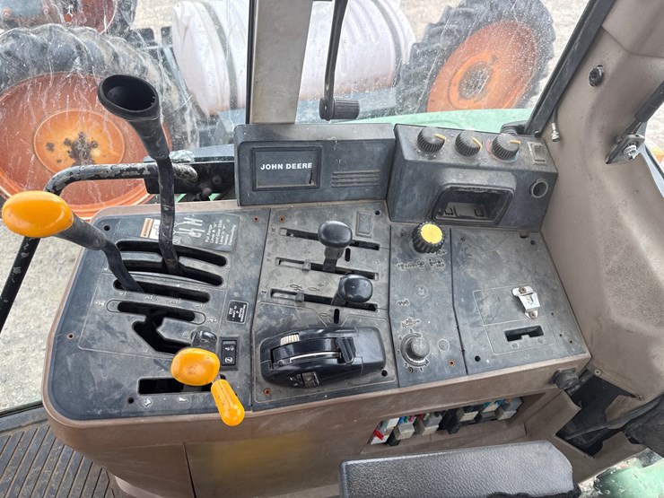 1993-john-deere-6400-image-35