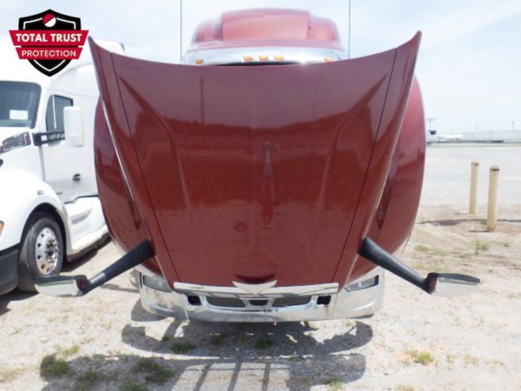 2023-peterbilt-579-image-30