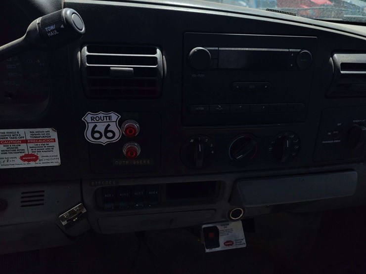2007-ford-f550-image-18