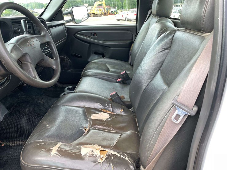 2006-chevrolet-silverado-2500-image-10