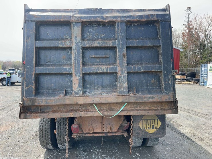 2006-freightliner-m2-106-image-6