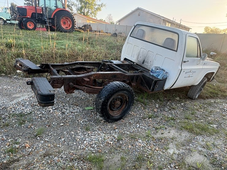 #23974-•-inop-1984-chevrolet-military-truck-4x4-pickup-vin:-1gchd34j7ff338030-image-3