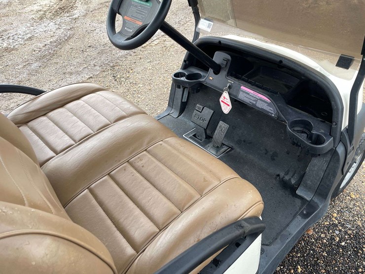 2022-club-car-tempo-2-passenger-48-volt-golf-cart-with-charger-image-12