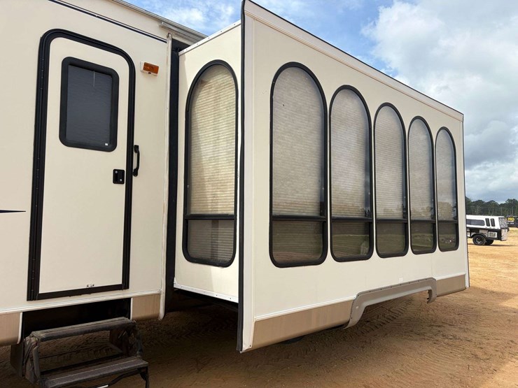 2004-citation-s27j-bumper-pull-travel-trailer-image-12