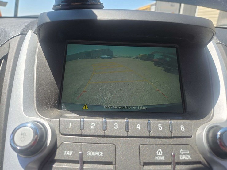 2015-chevrolet-equinox-lt-image-16