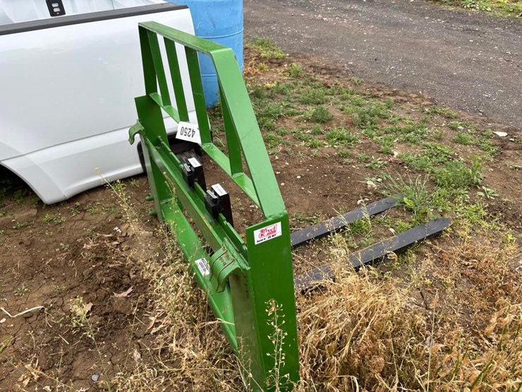 john-deere-kivel-pallet-fork-attachment-image-3