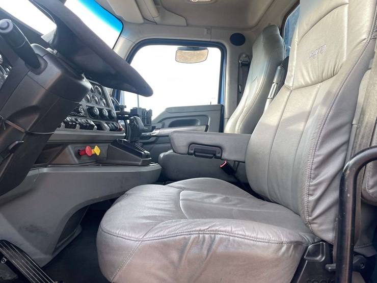 2017-kenworth-t680-image-10