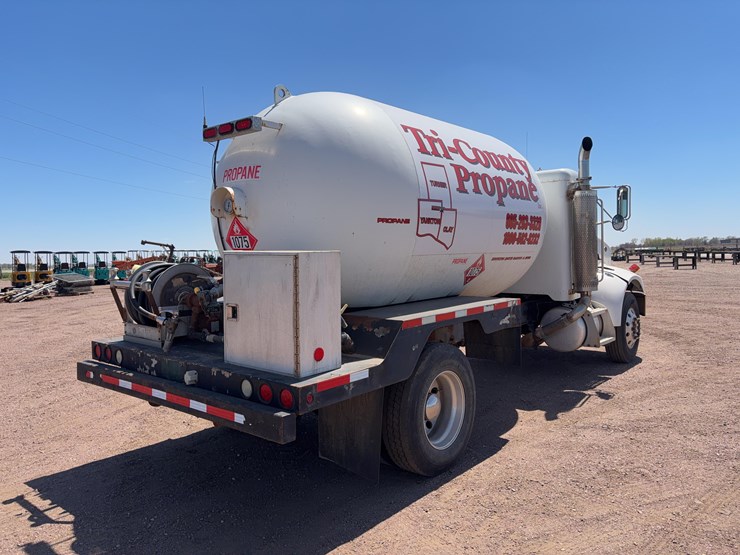 2003-peterbilt-330-image-5