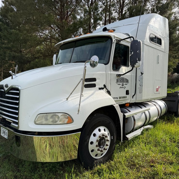#502 • 2005 Mack CXN613 Truck - 2005 Mack Road Tractor w/ Sleeper