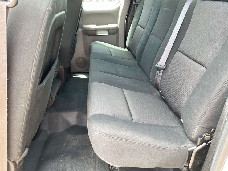 2013-chevrolet-silverado-2500hd-image-14