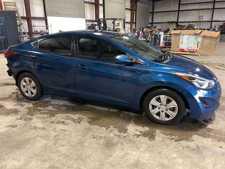 2016-hyundai-elantra-4-door-sedan-(99,032-miles)-wrecked-image-4