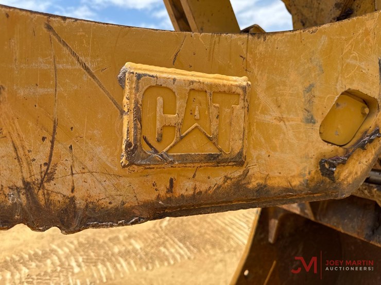 2021-caterpillar-325-image-12