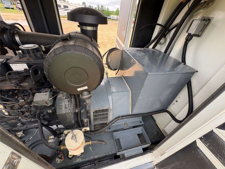 2012-aggreko-143-kw-skid-mounted-generator-image-28