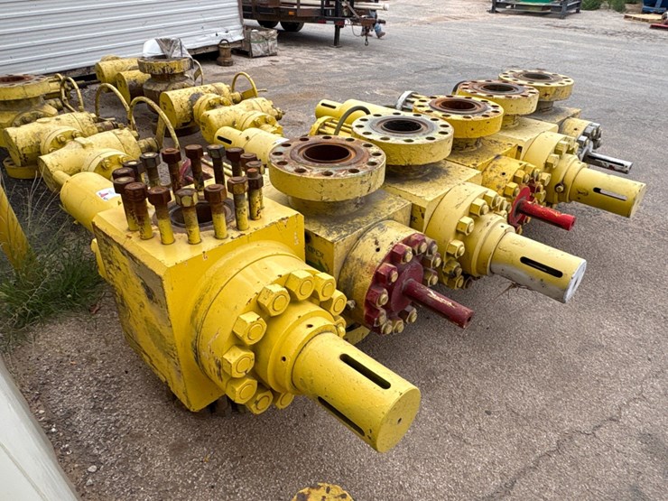 (3x$)-(3)-7-1/16”-10k-hydraulic-frac-valves-image-4