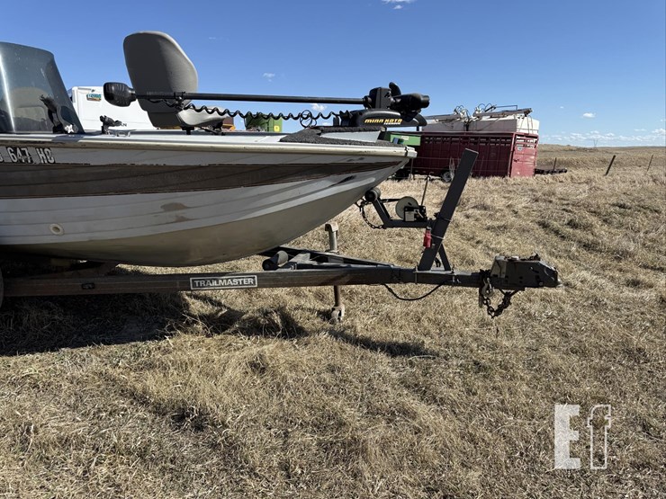 crestliner-pro-am-18-ft.-boat-w/-trailmaster-trail-image-3