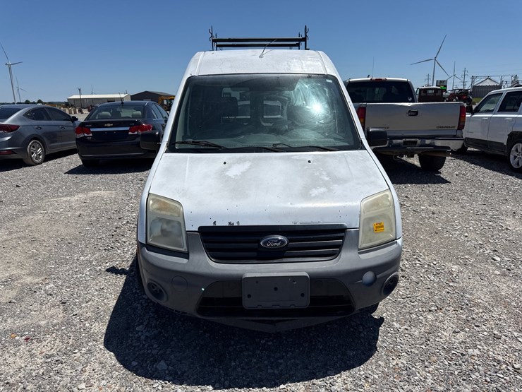 2010-ford-cargo-image-3