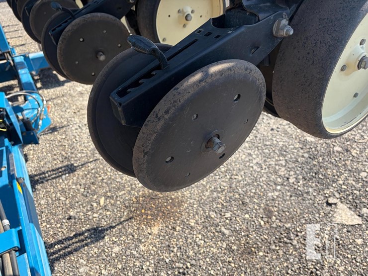 1999-kinze-2600-image-11