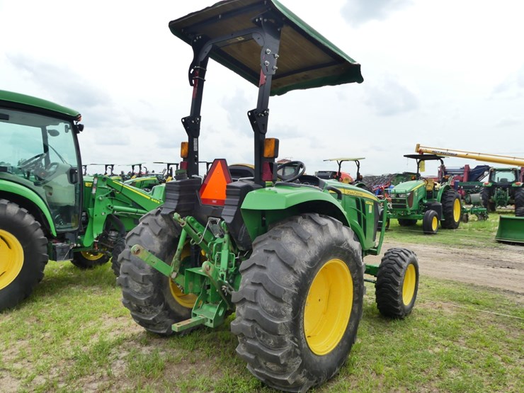 2019-john-deere-4044m-image-3