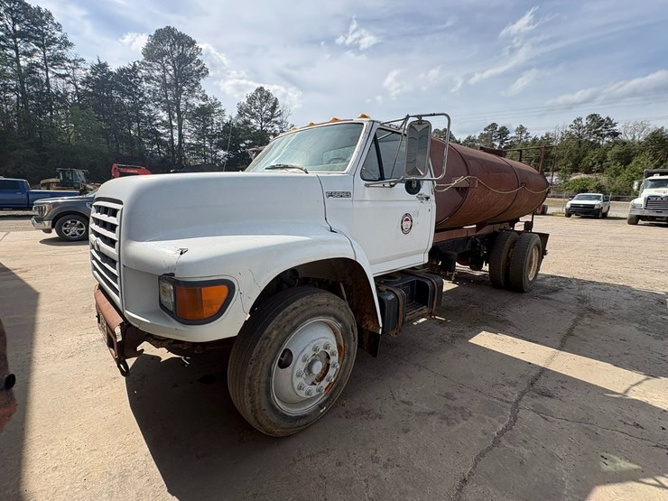 1999-ford-f800-image-4