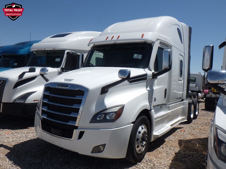 2021-freightliner-cascadia-126-image-1