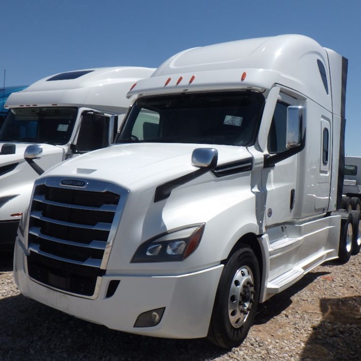 2021 FREIGHTLINER CASCADIA 126
