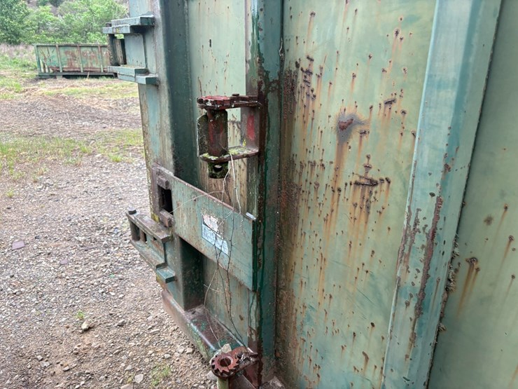 #23997-•-mcclain-~25'6"x~7'8"-roll-off-dumpster-image-17