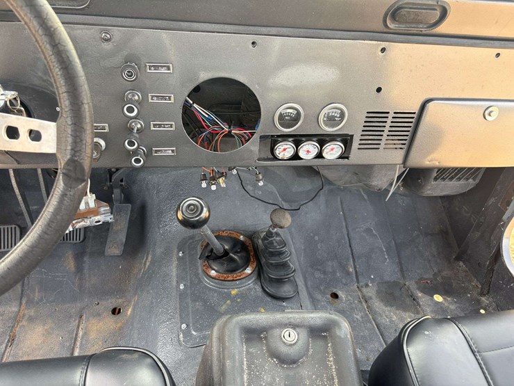 1979-jeep-cj7-2-door-w/-bikini-top-image-17