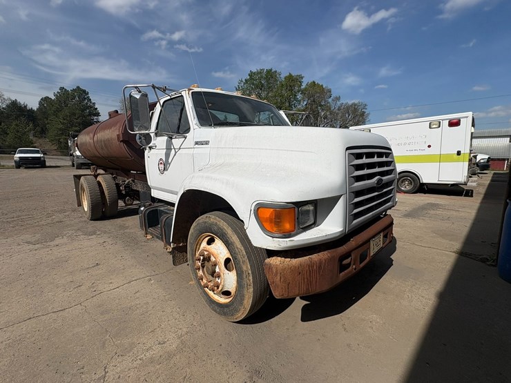 1999-ford-f800-image-1
