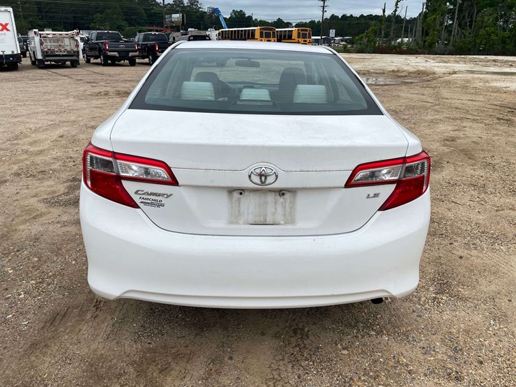 2014-toyota-camry-le-4-door-sedan-(169,990-miles)-image-6