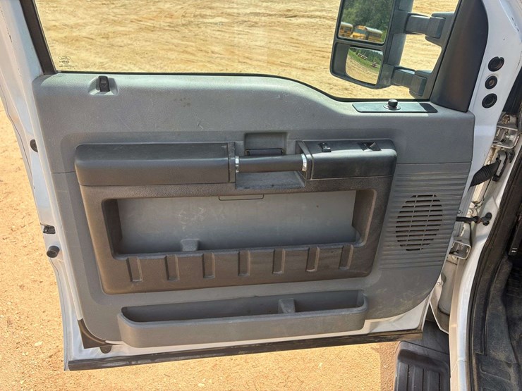 2014-ford-f550-image-11