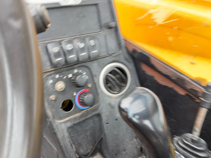 jcb-512-56-image-23