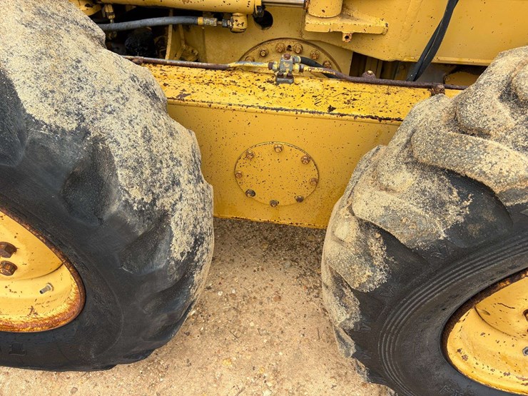 caterpillar-120-image-10