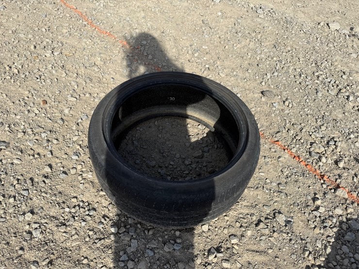#27578-•-(1)-p-zero-265/35r20-tire-inv#-27578-image-3