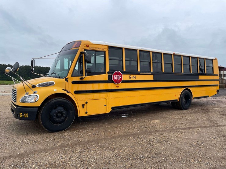 2012-freightliner-b2-image-1