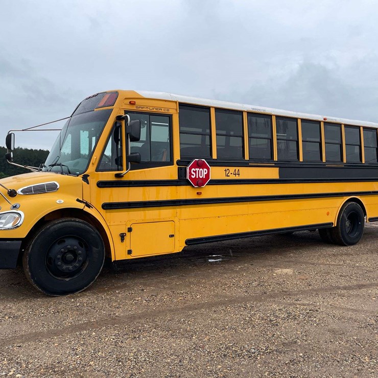 2012 FREIGHTLINER B2