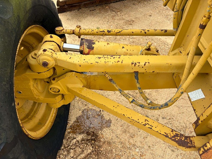 caterpillar-120-image-24
