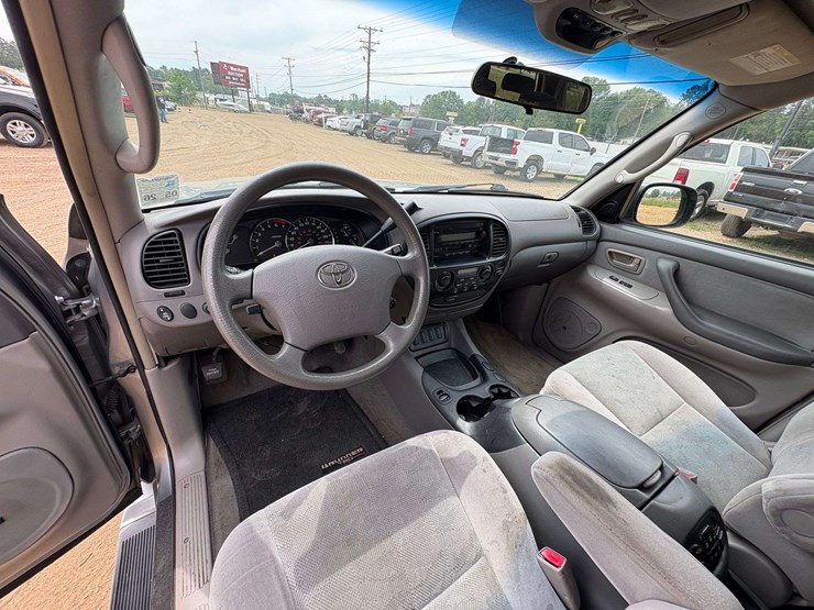 2006-toyota-sequoia-image-14