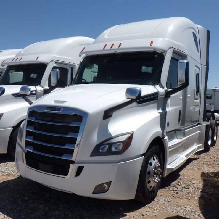 2021 FREIGHTLINER CASCADIA 126